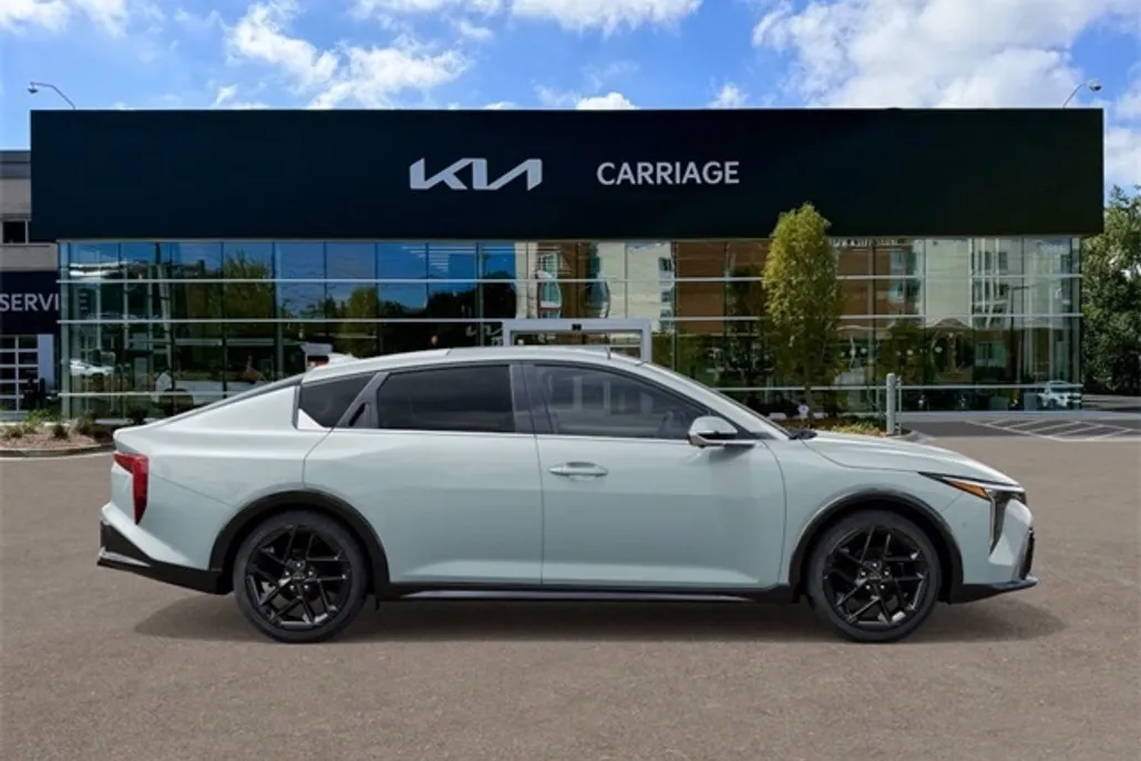 2025 Kia K4 GT-Line Turbo photo 1