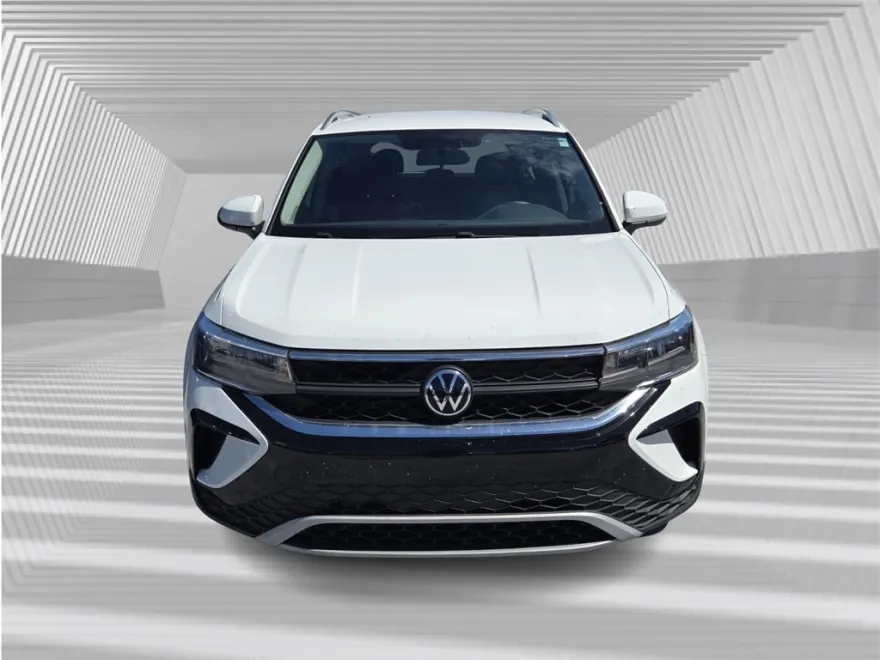 2022 Volkswagen Taos SE photo 1
