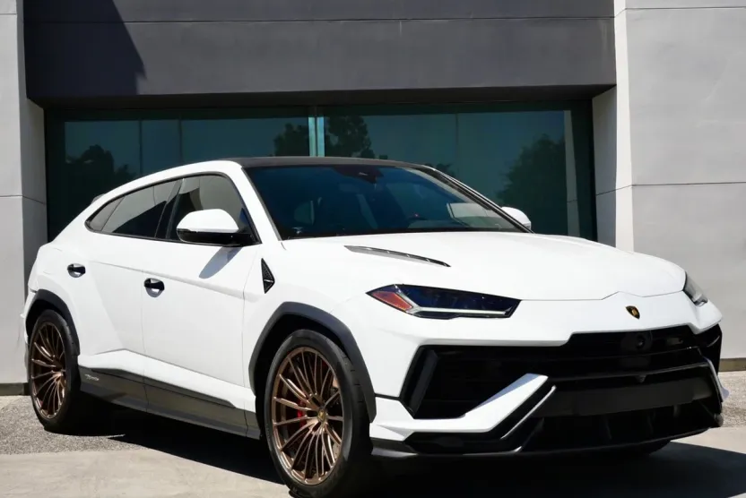2023 Lamborghini Urus Performante photo 1