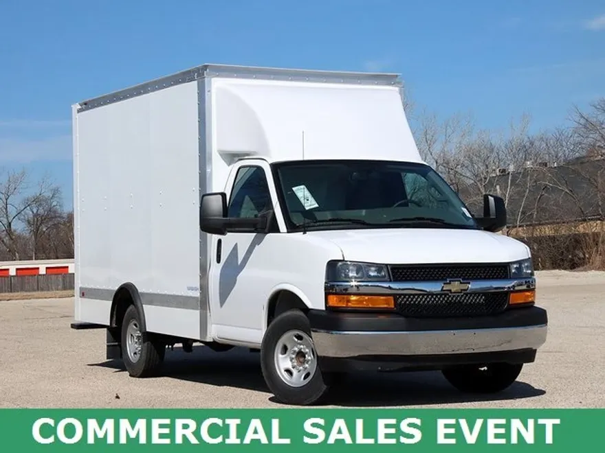 2025 Chevrolet Express Cutaway 3500 photo 1