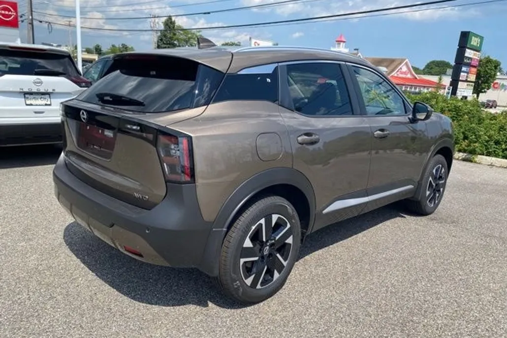 2025 Nissan Kicks SV photo 1