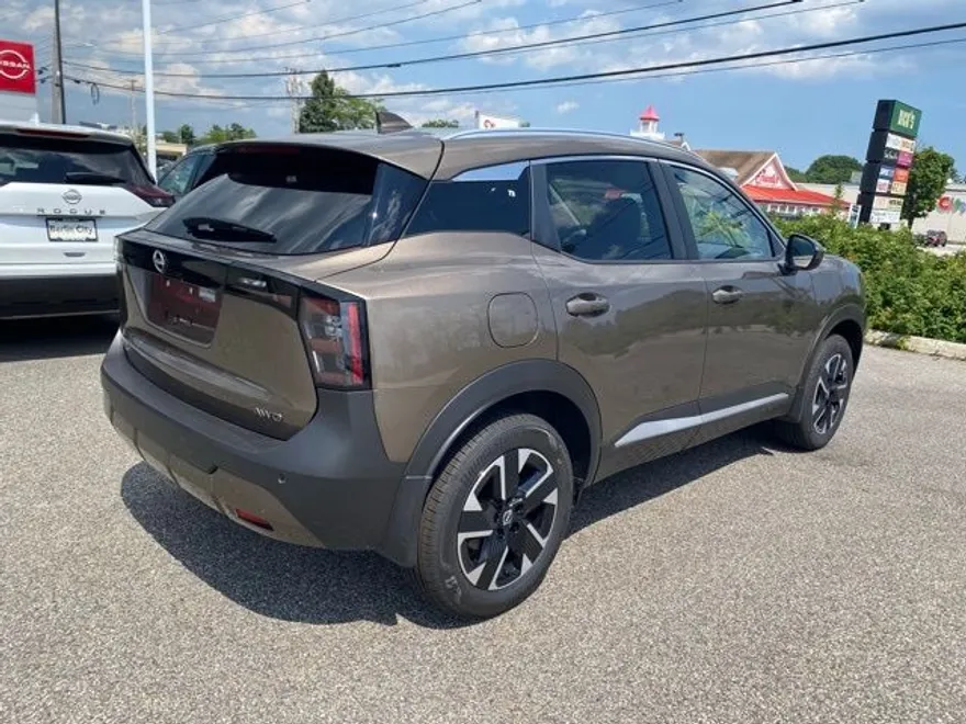 2025 Nissan Kicks SV photo 1