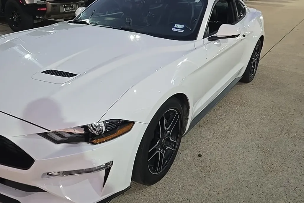 2020 Ford Mustang EcoBoost Premium photo 1