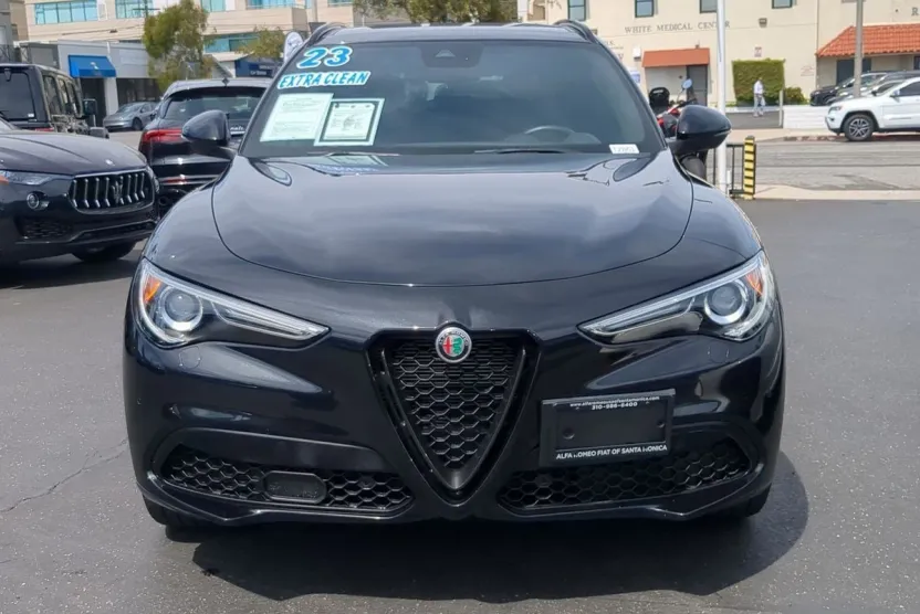 2023 Alfa Romeo Stelvio Ti photo 1