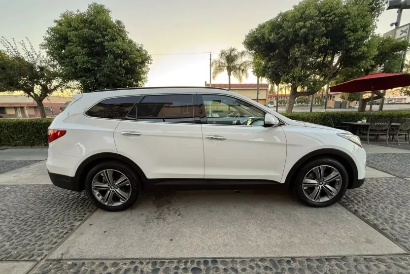 2014 Hyundai Santa Fe GLS photo 1