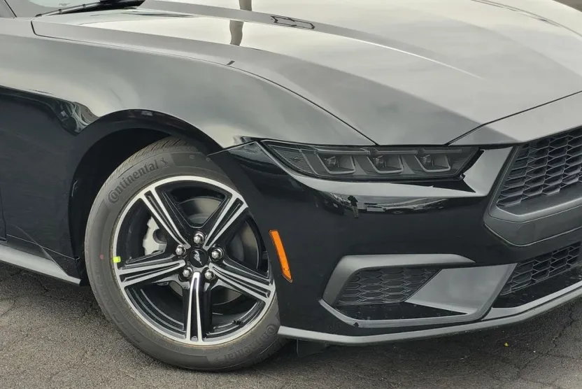 2025 Ford Mustang EcoBoost photo 1