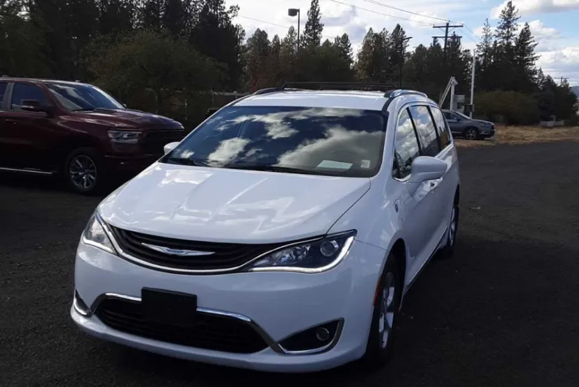 2018 Chrysler Pacifica Touring L photo 1