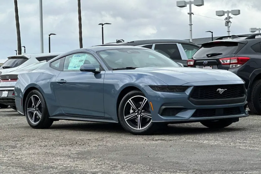 2025 Ford Mustang EcoBoost photo 1