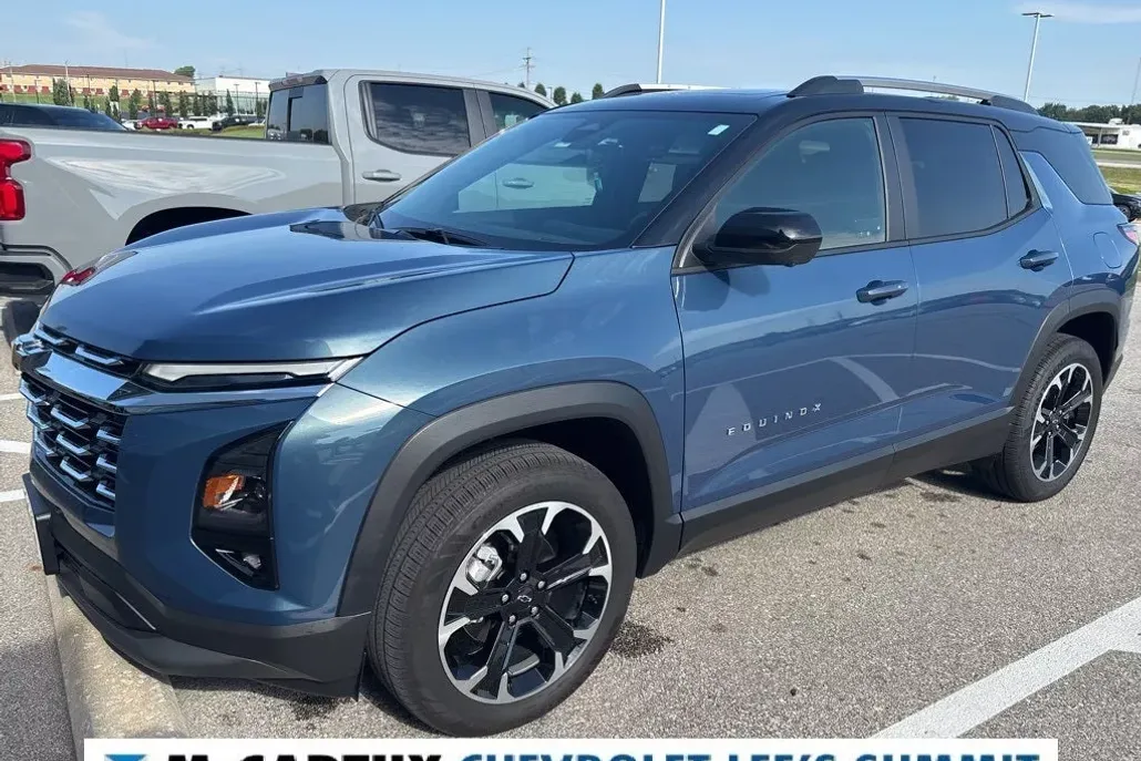 2025 Chevrolet Equinox LT photo 1
