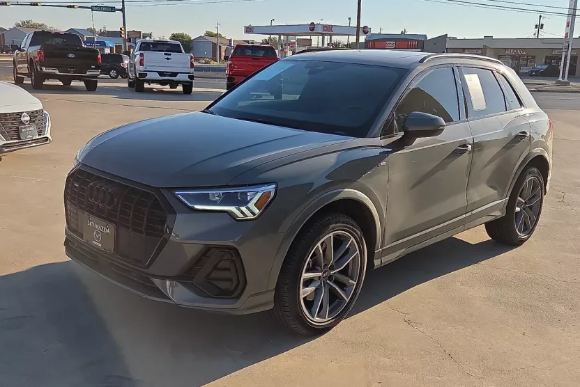2022 Audi Q3 45 TFSI S line Premium photo 1