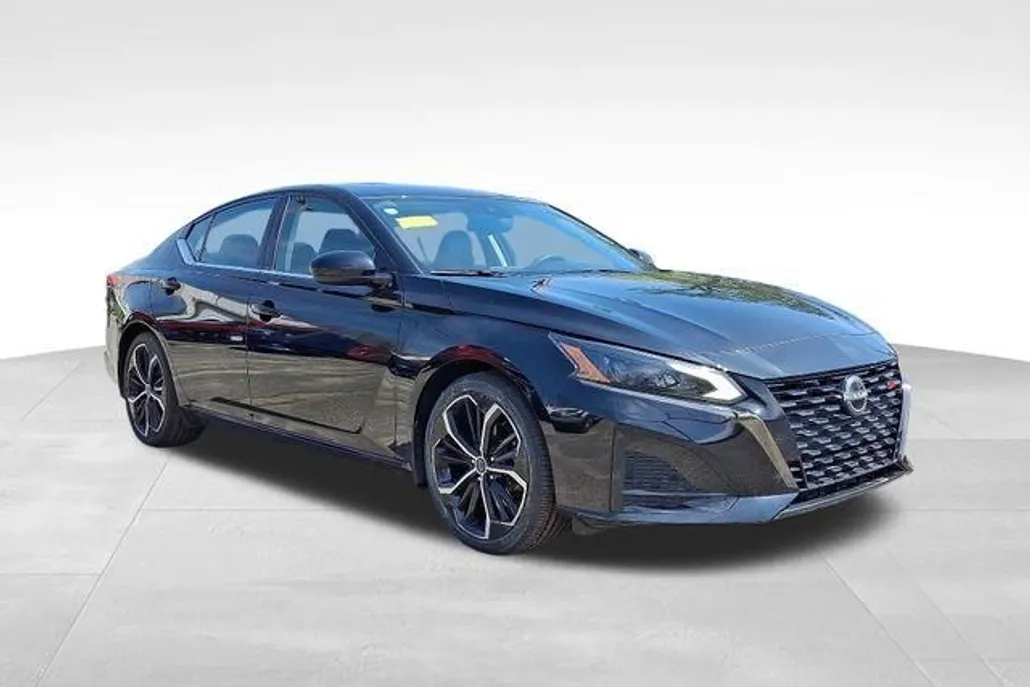 2024 Nissan Altima 2.5 SR photo 1