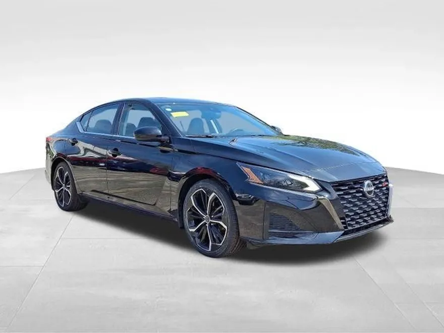 2024 Nissan Altima 2.5 SR photo 1