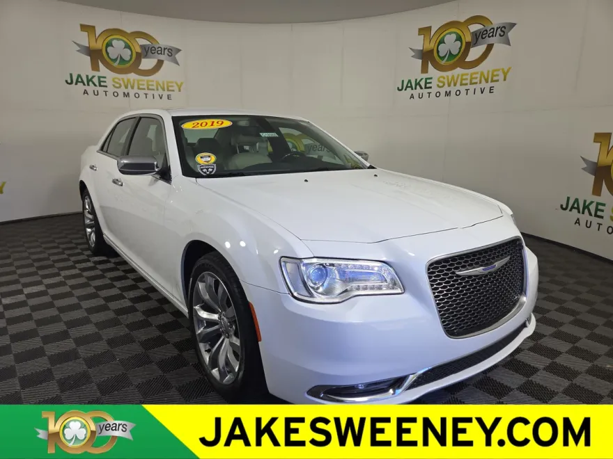 2019 Chrysler 300 Limited photo 1