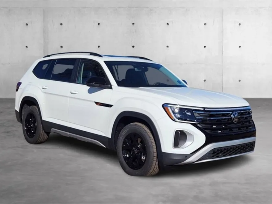 2025 Volkswagen Atlas Peak Edition photo 1