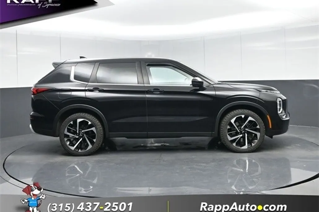 2022 Mitsubishi Outlander SE photo 1
