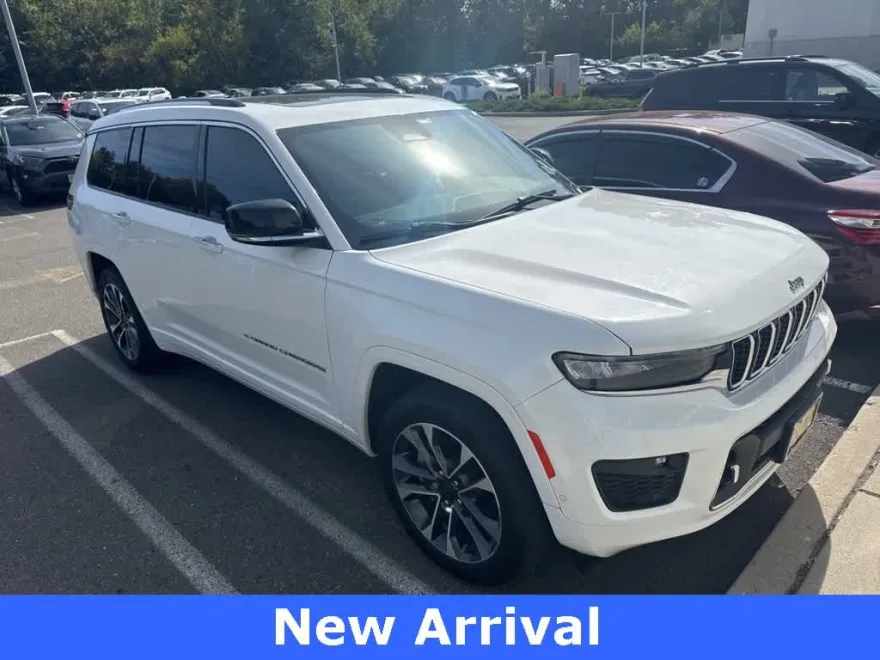 2022 Jeep Grand Cherokee Overland photo 1