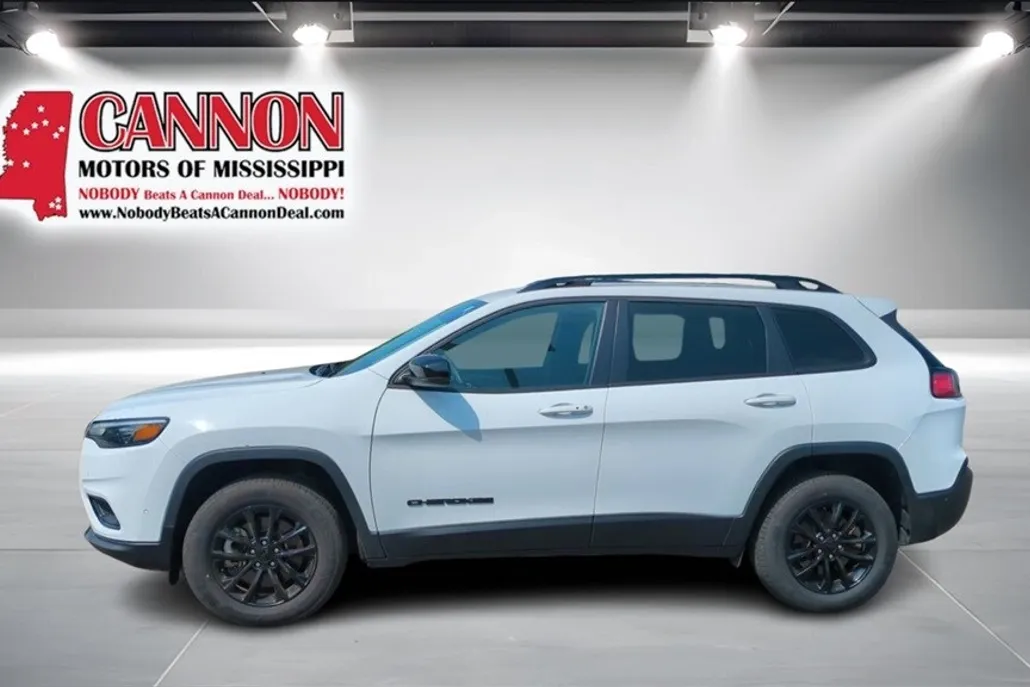 2023 Jeep Cherokee Altitude Lux photo 1