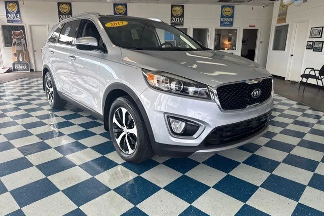 2017 Kia Sorento EX photo 1