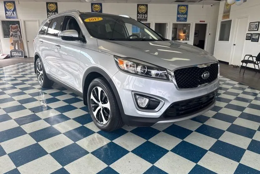 2017 Kia Sorento EX photo 1
