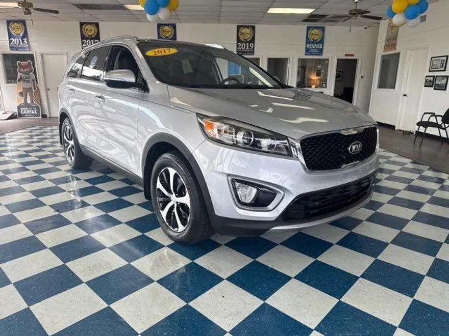 2017 Kia Sorento EX photo 1