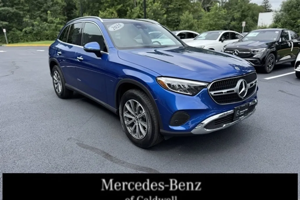 2025 Mercedes Benz GLC 300 4MATIC photo 1