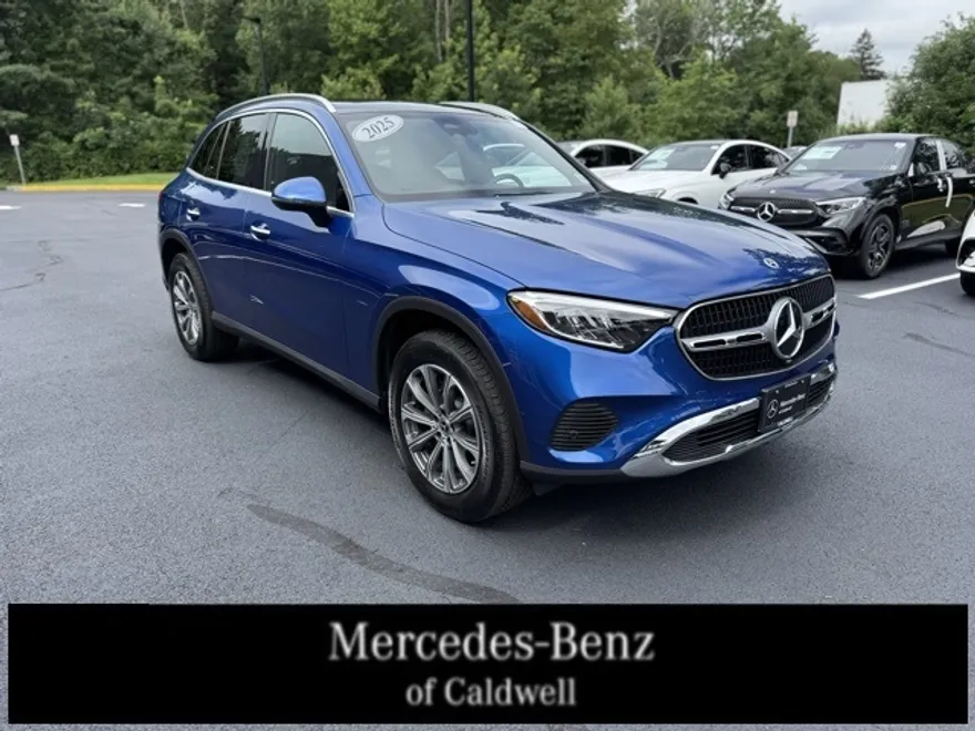 2025 Mercedes Benz GLC 300 4MATIC photo 1