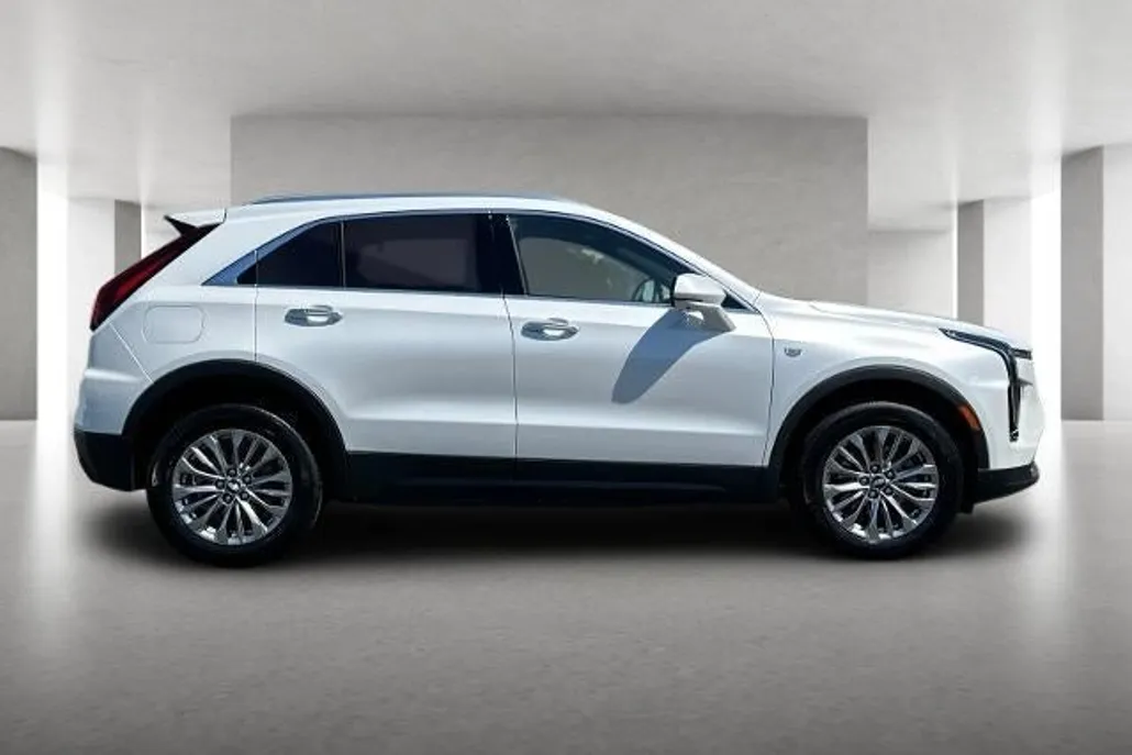 2025 Cadillac XT4 Premium Luxury photo 1