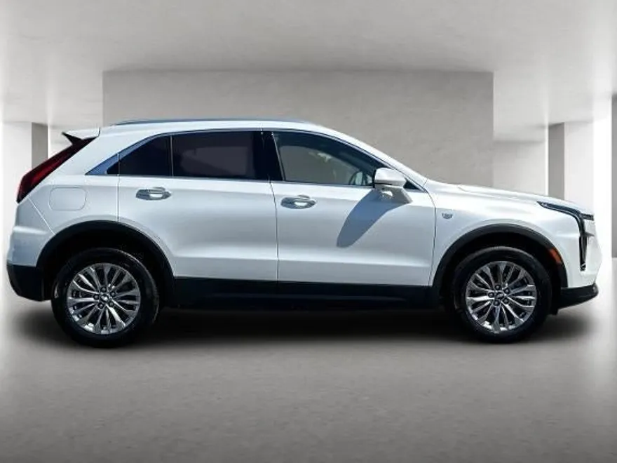 2025 Cadillac XT4 Premium Luxury photo 1