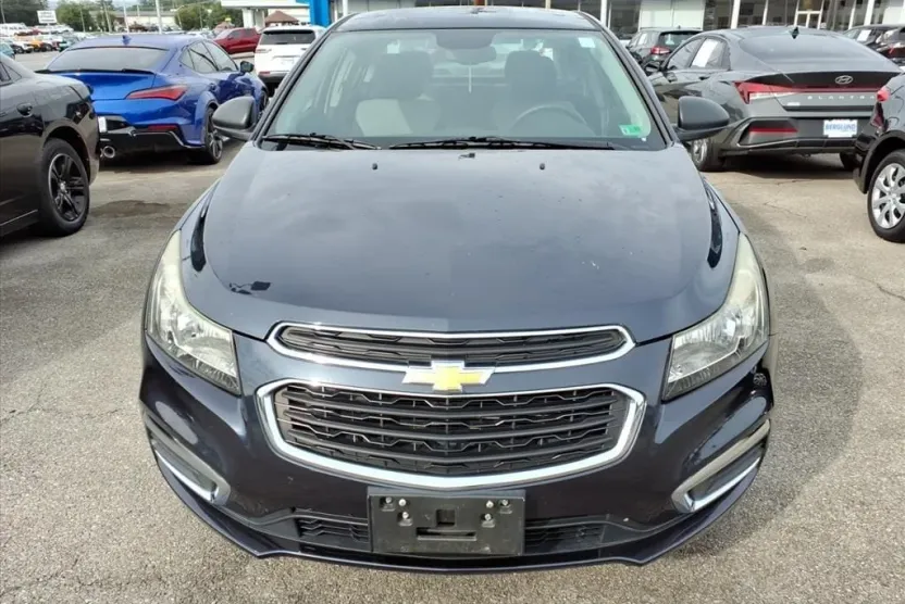 2015 Chevrolet Cruze LS photo 1