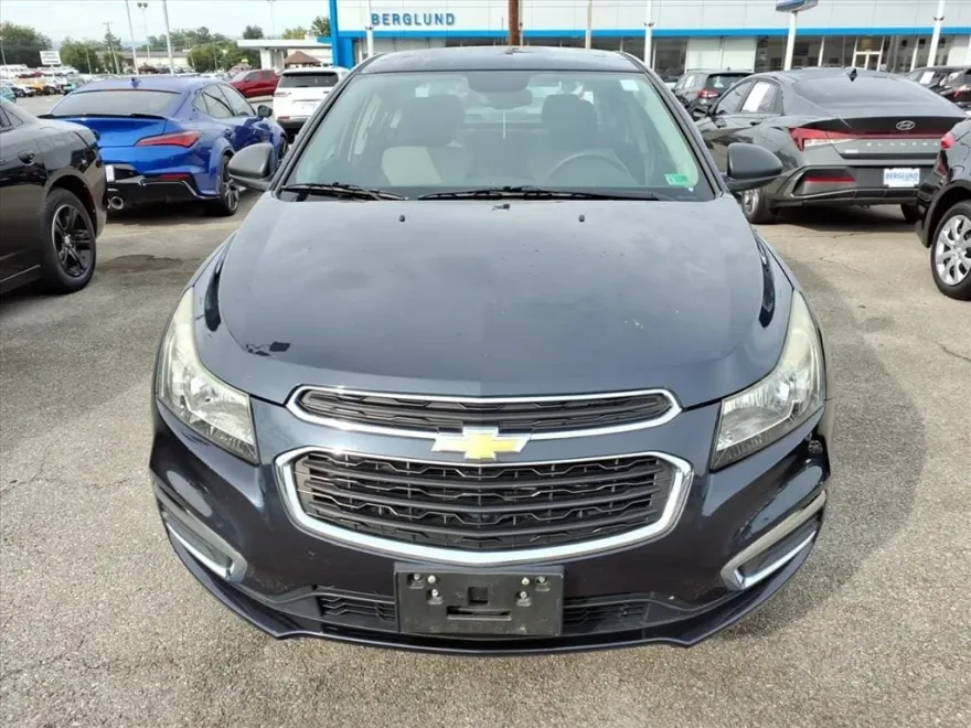 2015 Chevrolet Cruze LS photo 1