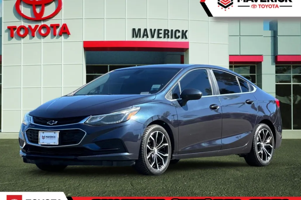 2016 Chevrolet Cruze LT photo 1