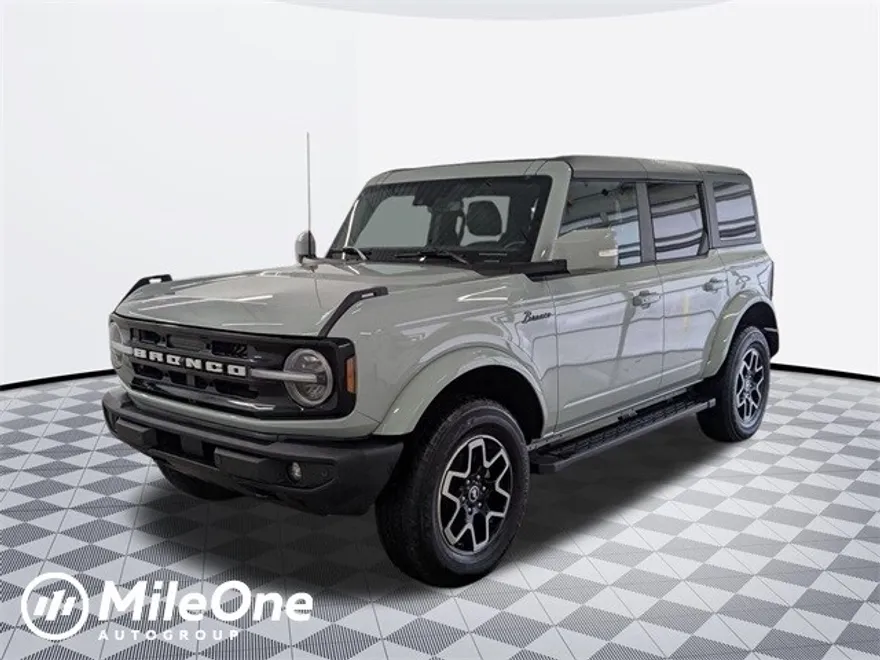 2023 Ford Bronco Outer Banks photo 1