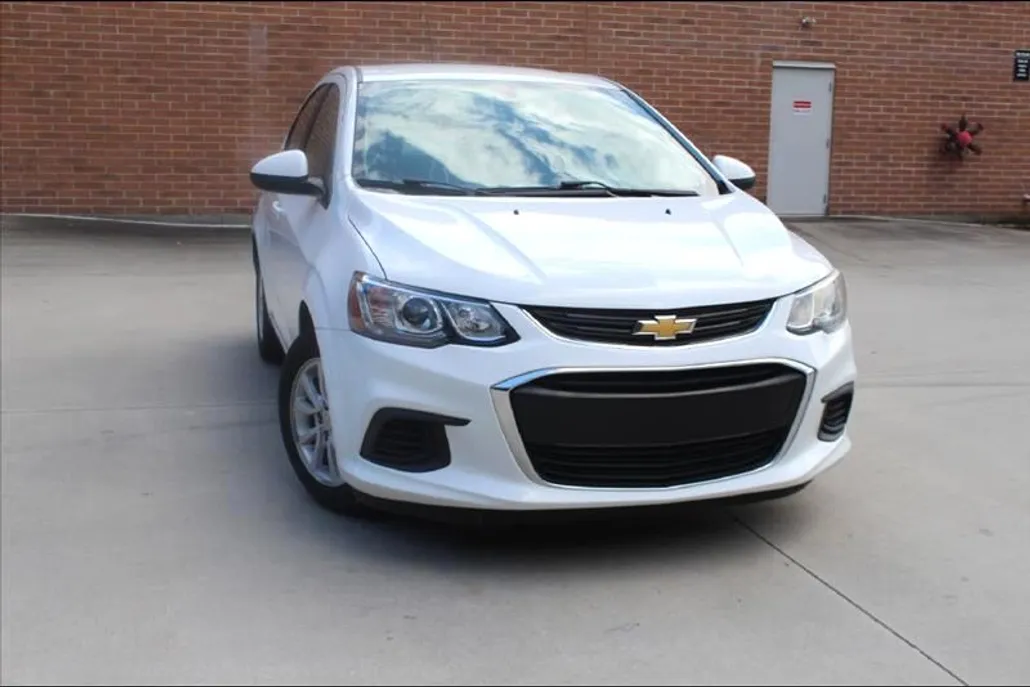 2017 Chevrolet Sonic LT photo 1