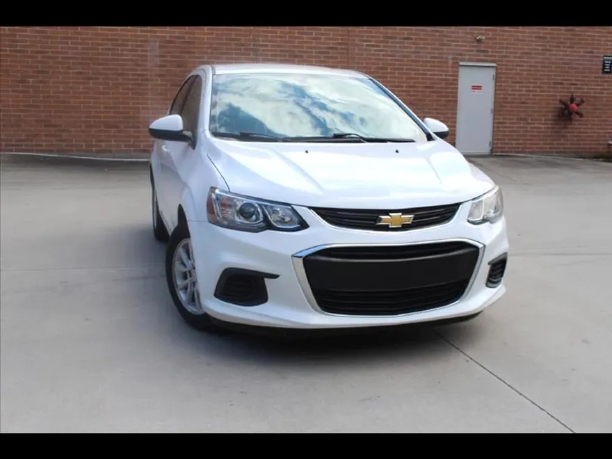 2017 Chevrolet Sonic LT photo 1