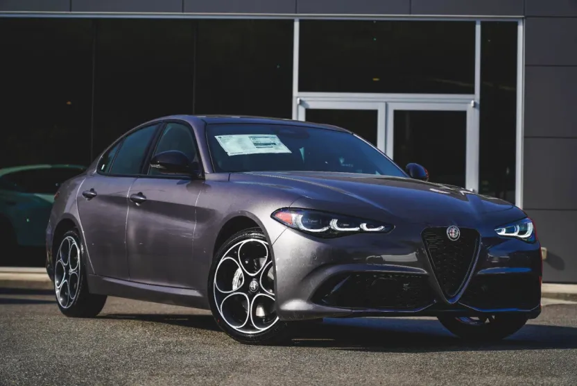 2025 Alfa Romeo Giulia Base photo 1