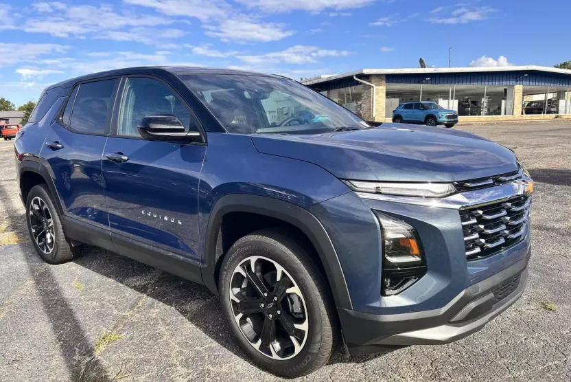 2026 Chevrolet Equinox LT photo 1