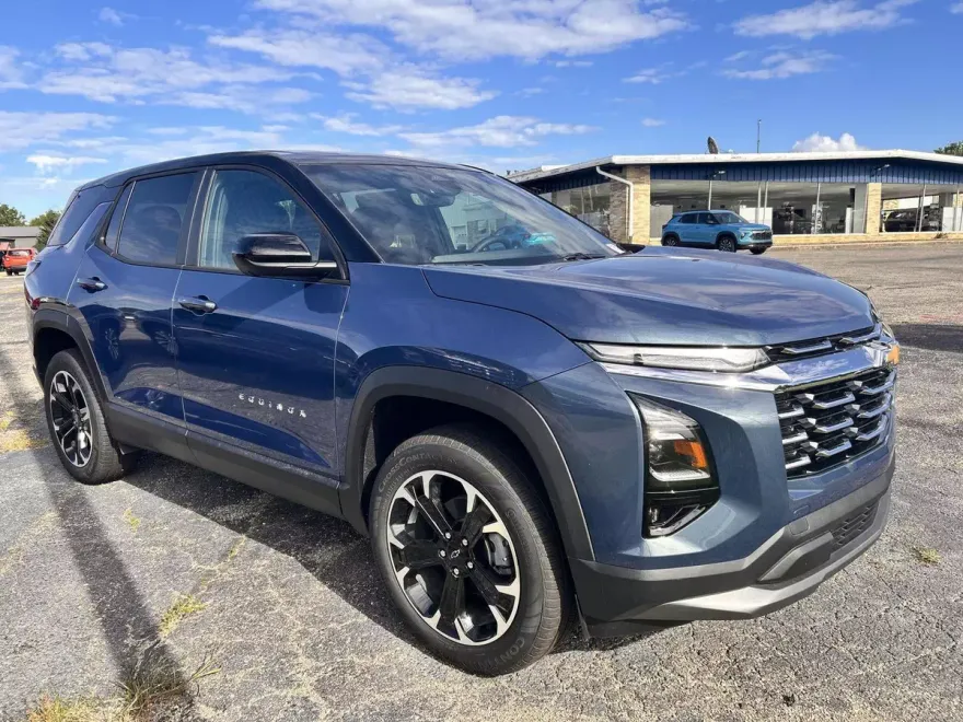 2026 Chevrolet Equinox LT photo 1