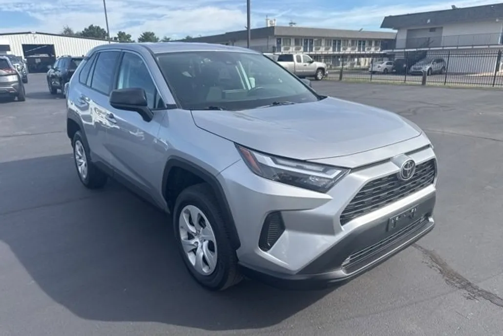 2024 Toyota RAV4 LE photo 1