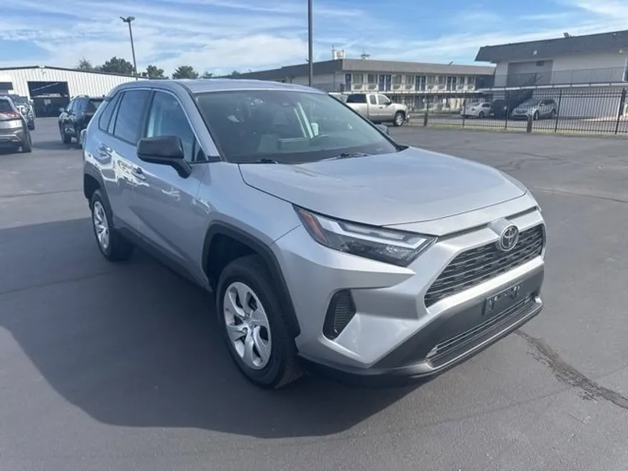 2024 Toyota RAV4 LE photo 1