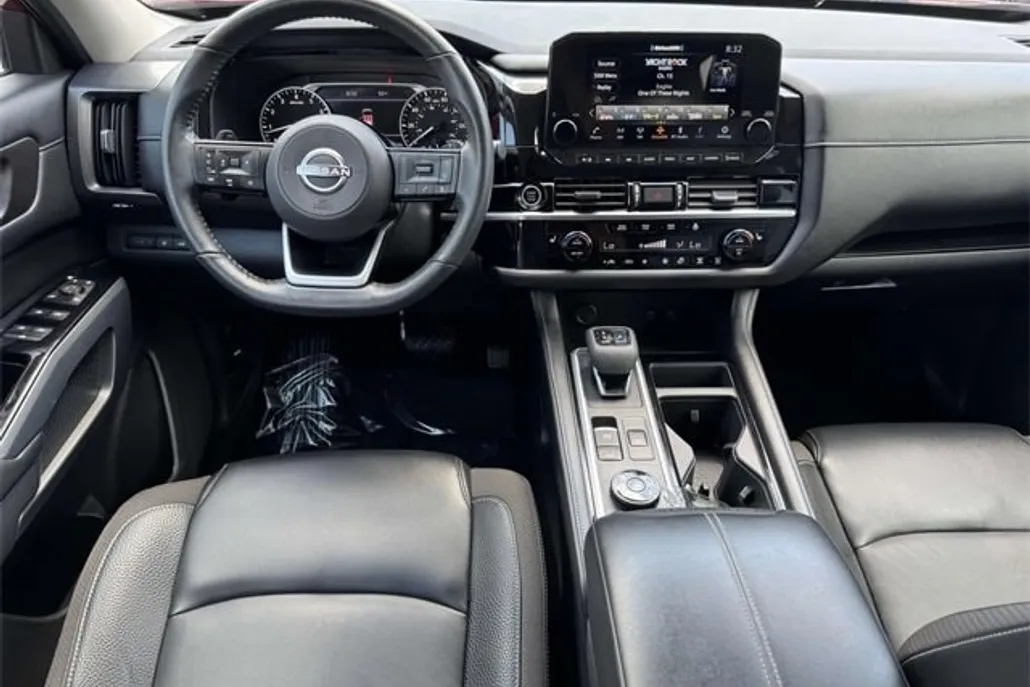 2022 Nissan Pathfinder SL photo 1