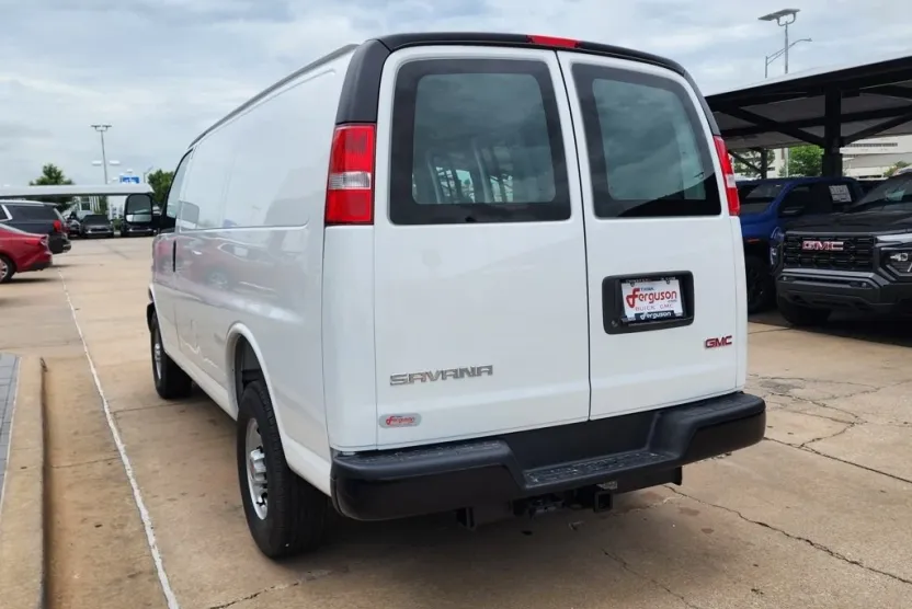 2025 Gmc Savana Cargo 2500 photo 1