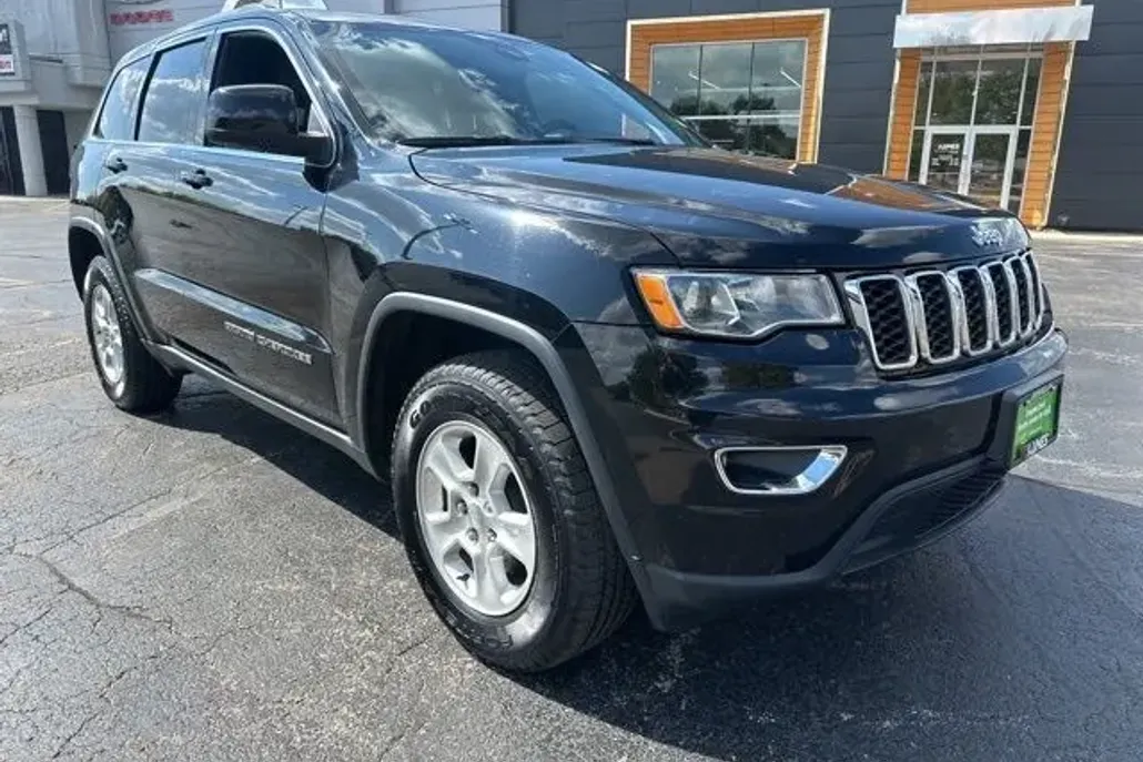 2017 Jeep Grand Cherokee Laredo photo 1
