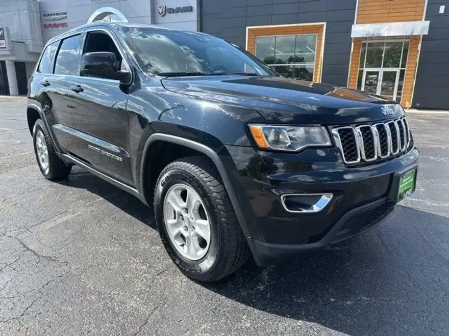 2017 Jeep Grand Cherokee Laredo photo 1