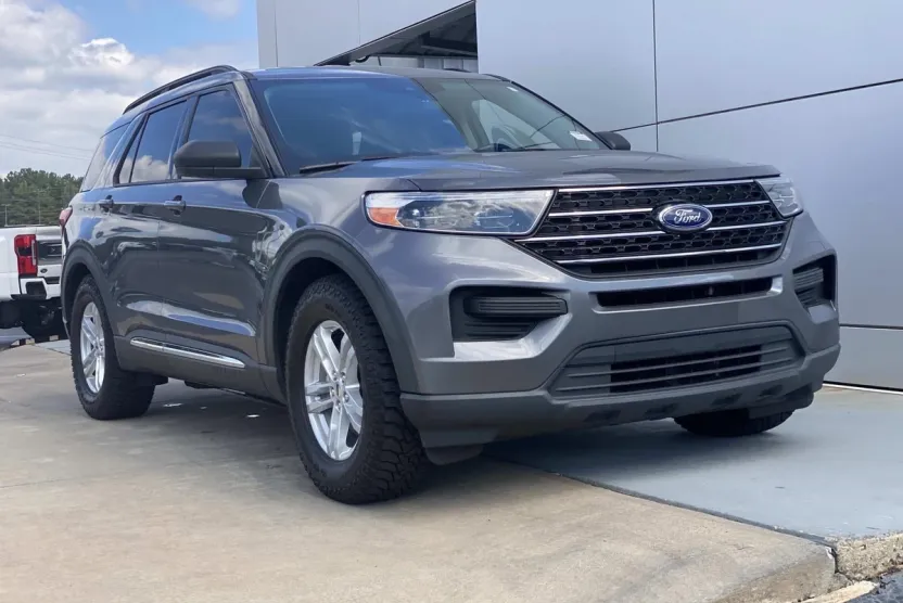 2021 Ford Explorer XLT photo 1
