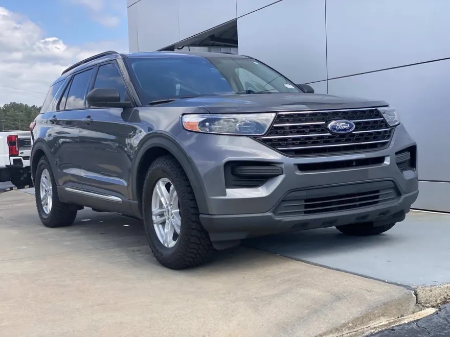 2021 Ford Explorer XLT photo 1