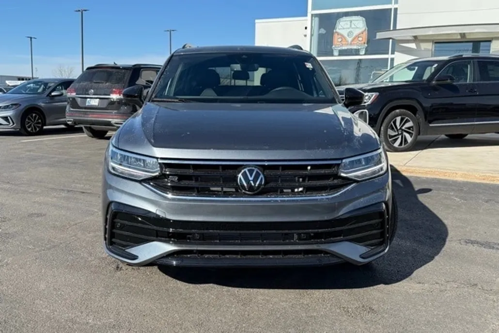2024 Volkswagen Tiguan SE R-Line Black photo 1