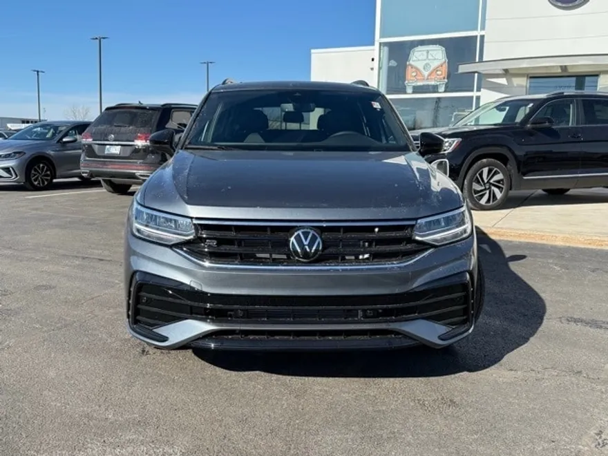 2024 Volkswagen Tiguan SE R-Line Black photo 1