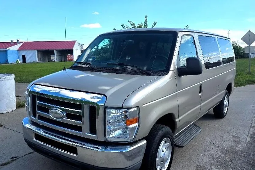 2014 Ford E-350 XL photo 1