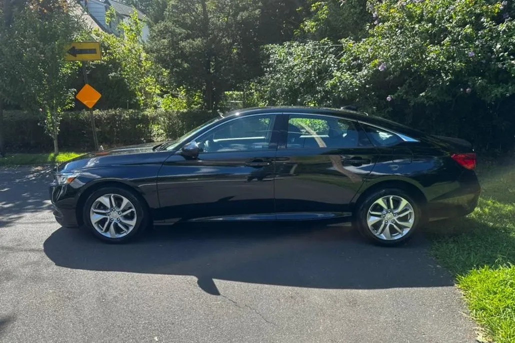 2018 Honda Accord LX 1.5T photo 1