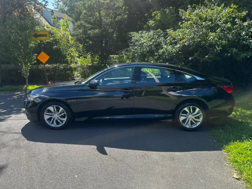 2018 Honda Accord LX 1.5T photo 1